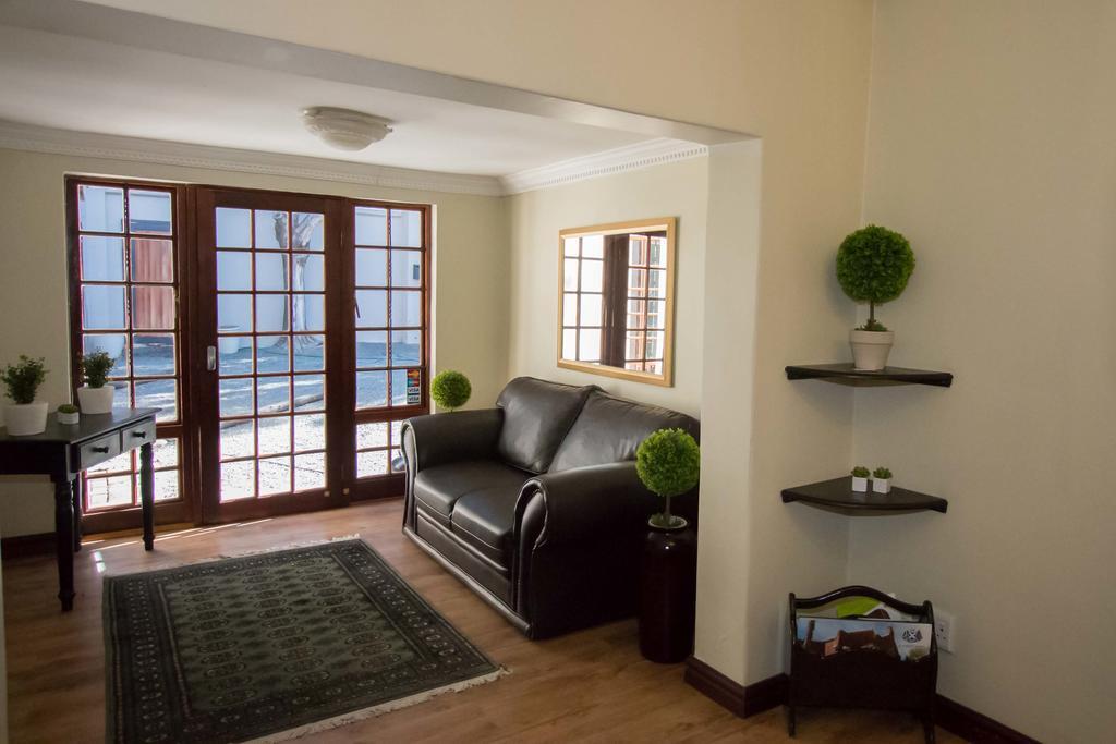 The Nightingale Guesthouse Bloemfontein Exteriör bild