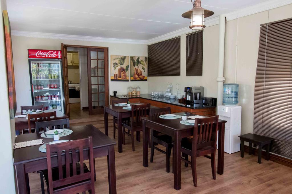 The Nightingale Guesthouse Bloemfontein Exteriör bild