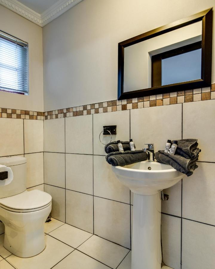 The Nightingale Guesthouse Bloemfontein Exteriör bild