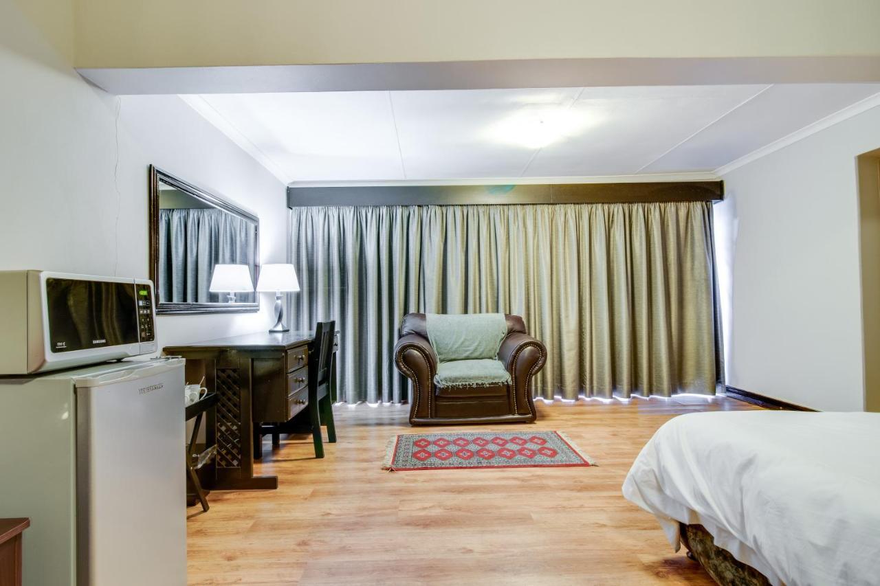 The Nightingale Guesthouse Bloemfontein Exteriör bild