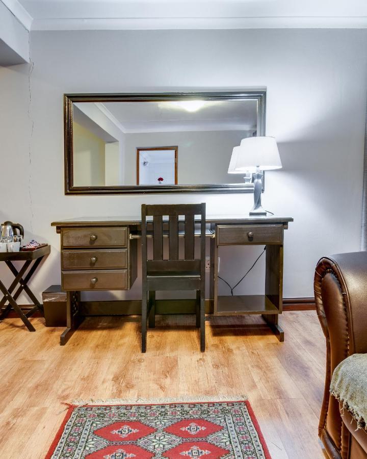 The Nightingale Guesthouse Bloemfontein Exteriör bild