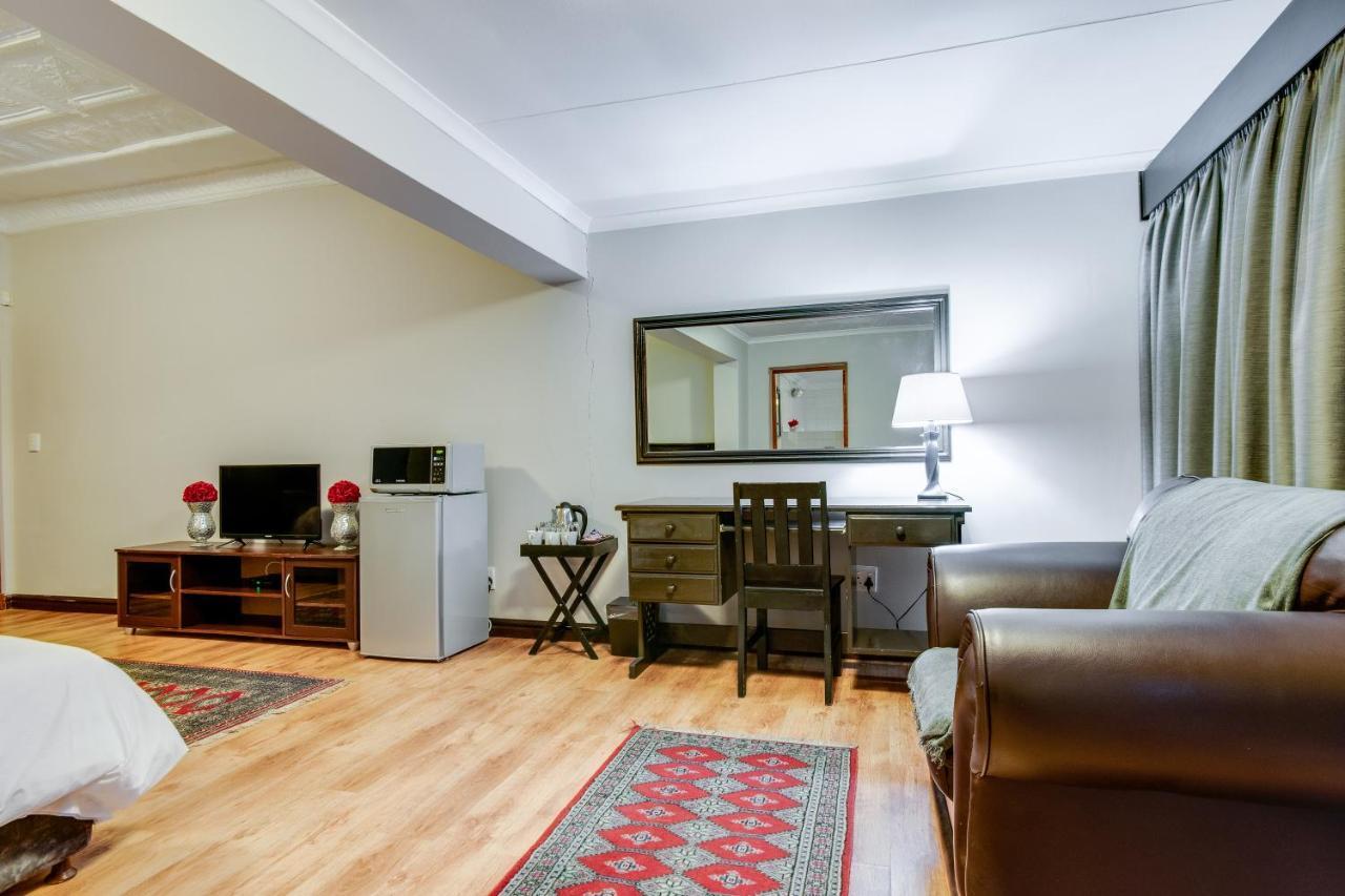 The Nightingale Guesthouse Bloemfontein Exteriör bild