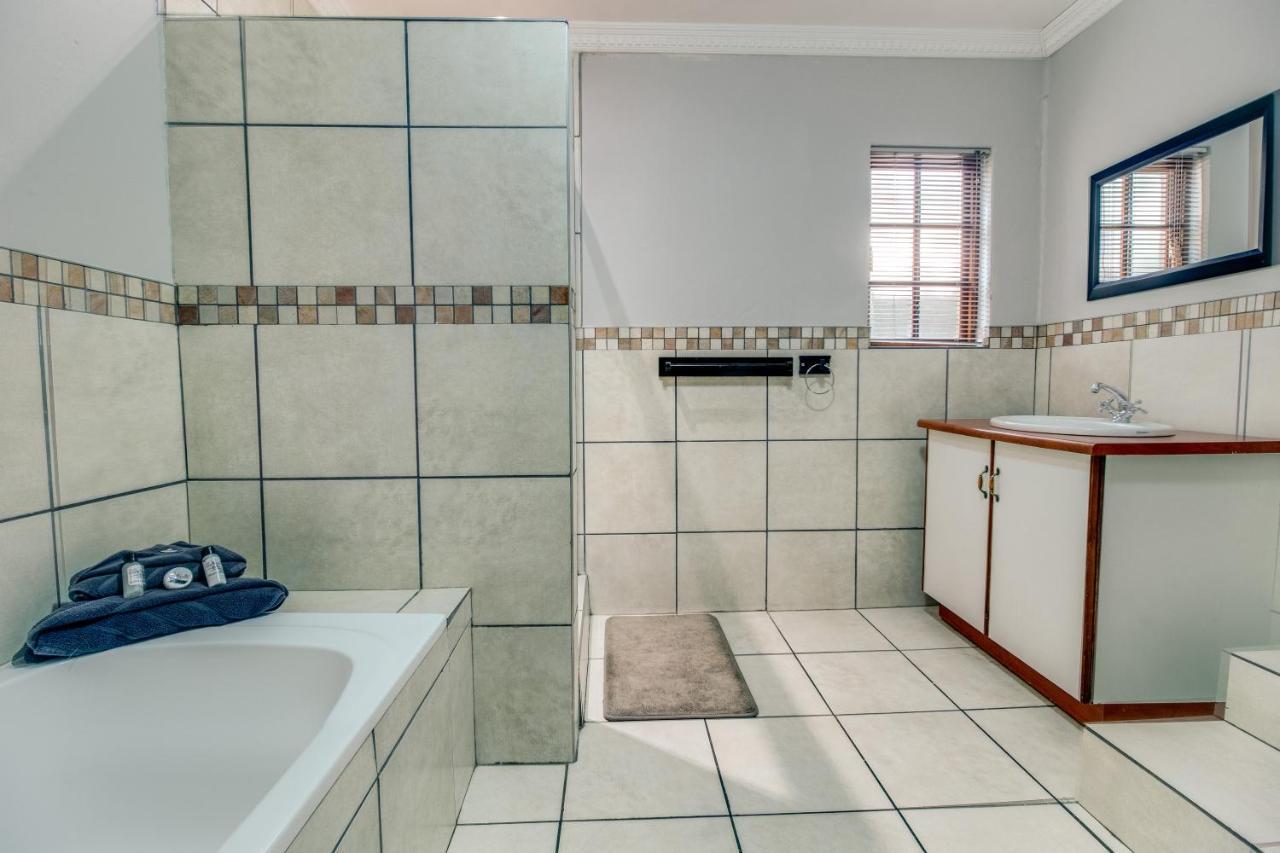 The Nightingale Guesthouse Bloemfontein Exteriör bild